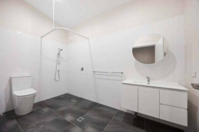 Photo - 1/55 Johnston Street, Southport QLD 4215 - Image 4