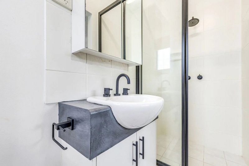 Photo - 15/5 Manila Place, Woolner NT 0820 - Image 9
