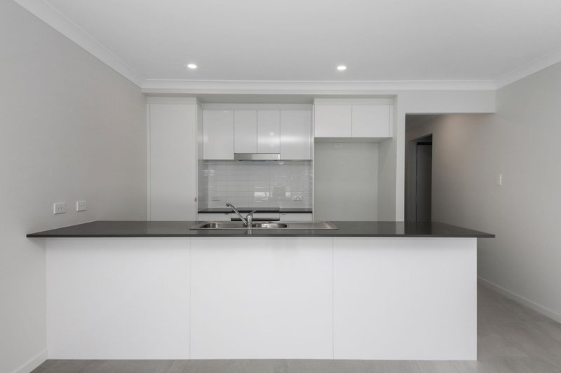 Photo - 1/55 Mirinae Circuit, Pimpama QLD 4209 - Image 2