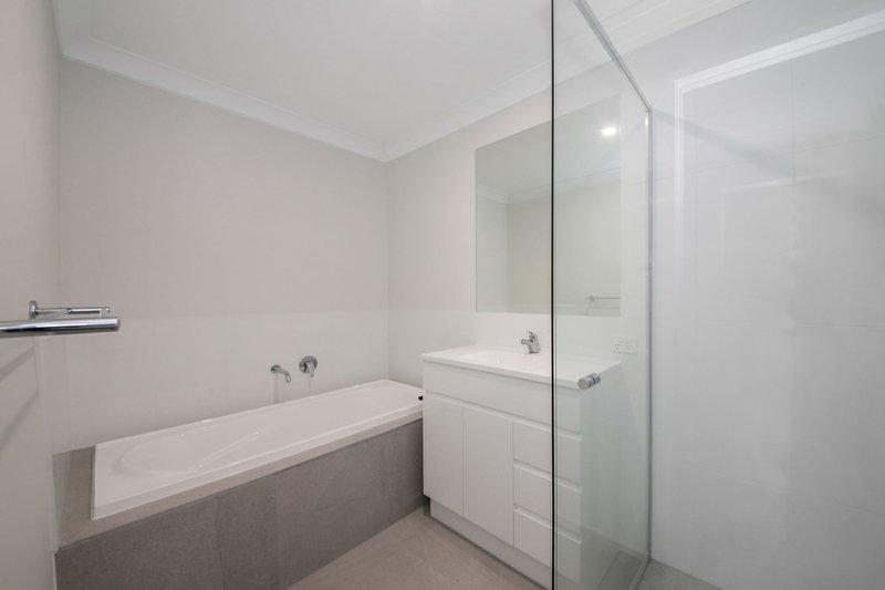 Photo - 1/55 Mirinae Circuit, Pimpama QLD 4209 - Image 8