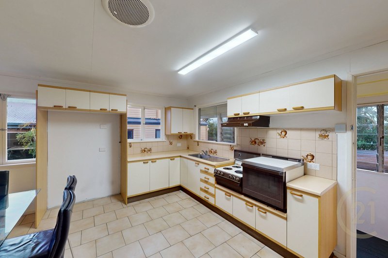 Photo - 155 Patricks Road, Ferny Hills QLD 4055 - Image 2