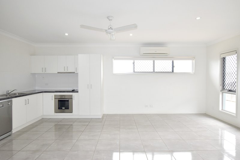 Photo - 1/55 Toolooa Street, South Gladstone QLD 4680 - Image 3