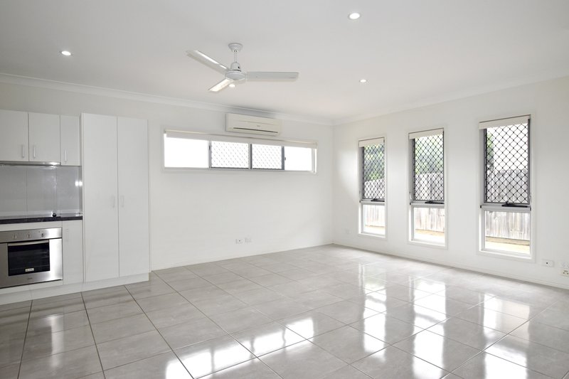 Photo - 1/55 Toolooa Street, South Gladstone QLD 4680 - Image 6