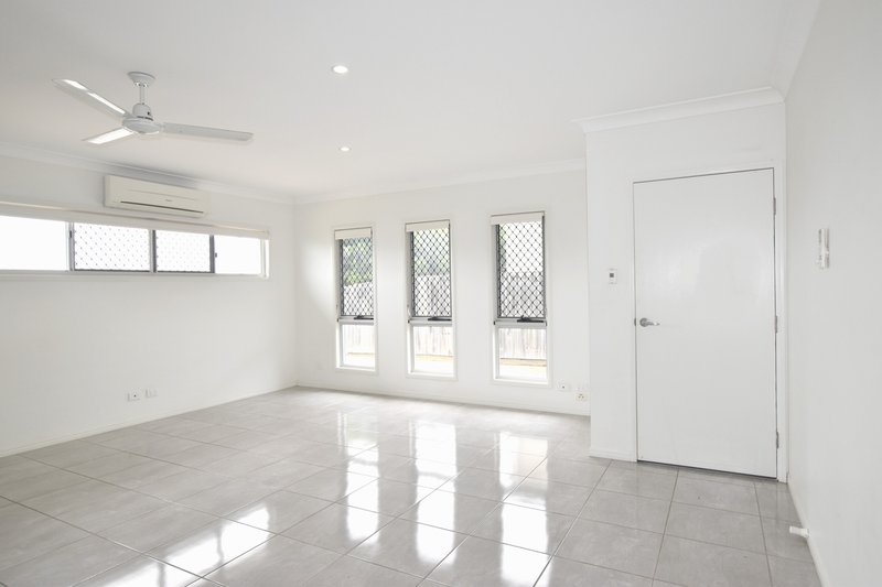 Photo - 1/55 Toolooa Street, South Gladstone QLD 4680 - Image 7