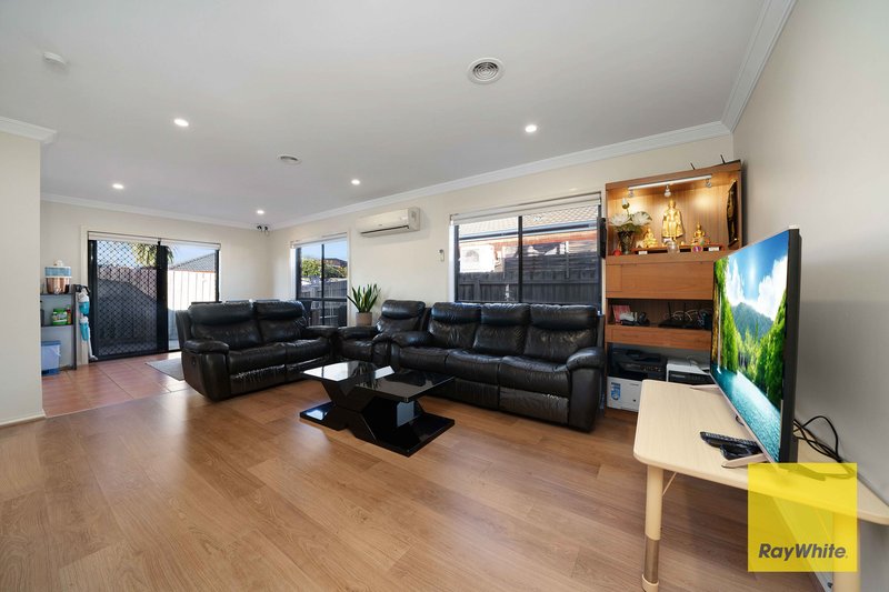 Photo - 155 Virgilia Drive, Hoppers Crossing VIC 3029 - Image 4