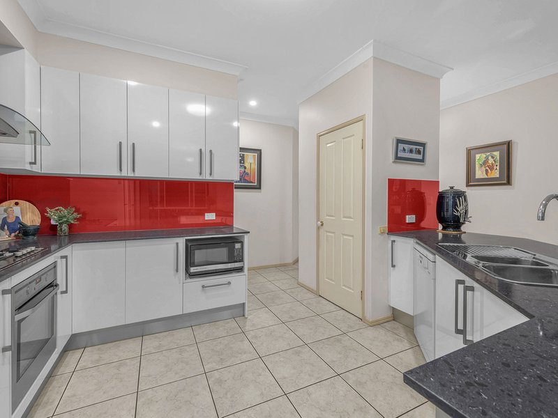 Photo - 156 Bangalow Street, Bridgeman Downs QLD 4035 - Image 4