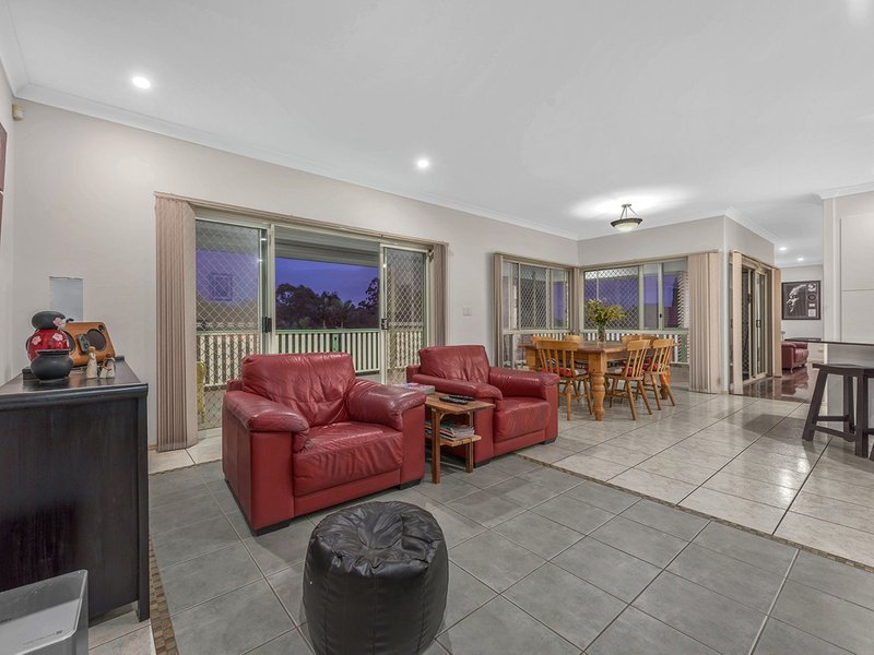 Photo - 156 Bangalow Street, Bridgeman Downs QLD 4035 - Image 6