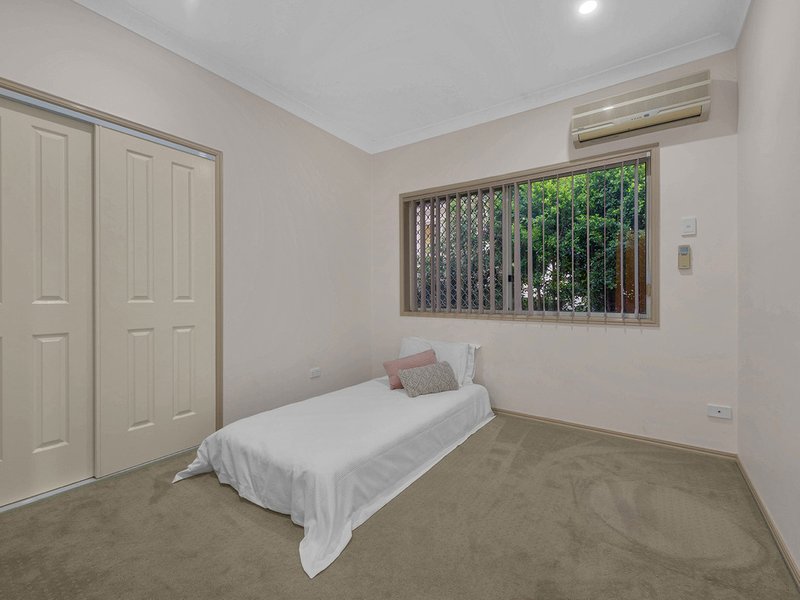 Photo - 156 Bangalow Street, Bridgeman Downs QLD 4035 - Image 12