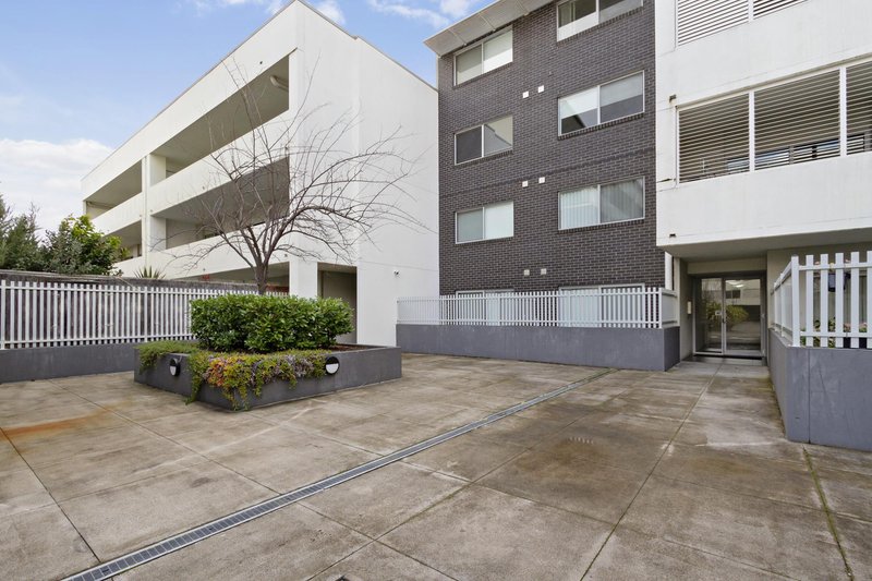 Photo - 1/56 Cowlishaw Street, Greenway ACT 2900 - Image 11