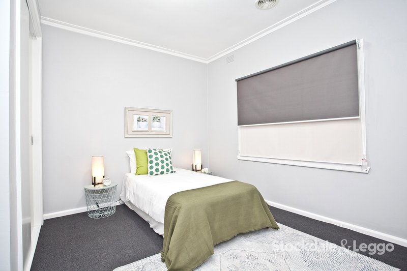 Photo - 1/56 Dumfries Street, Deer Park VIC 3023 - Image 7