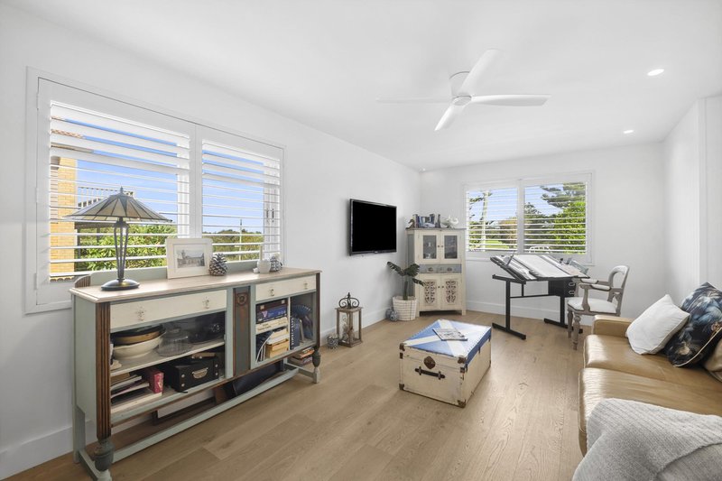 Photo - 1/56 Golf Avenue, Mona Vale NSW 2103 - Image 4