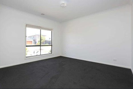 Photo - 156 Hummingbird Boulevard, Tarneit VIC 3029 - Image 4