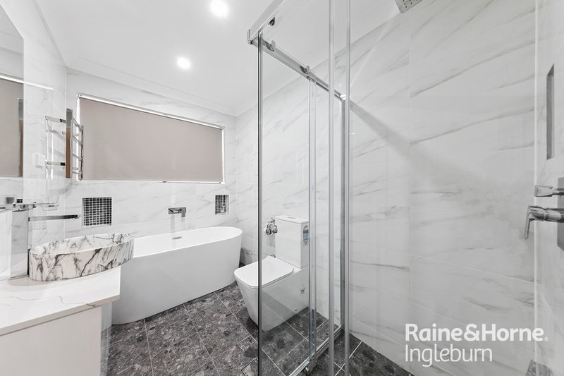 Photo - 15/6 Jacquinot Place, Glenfield NSW 2167 - Image 6