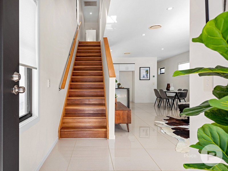 Photo - 1/56 Latimer Street, Holland Park QLD 4121 - Image 3