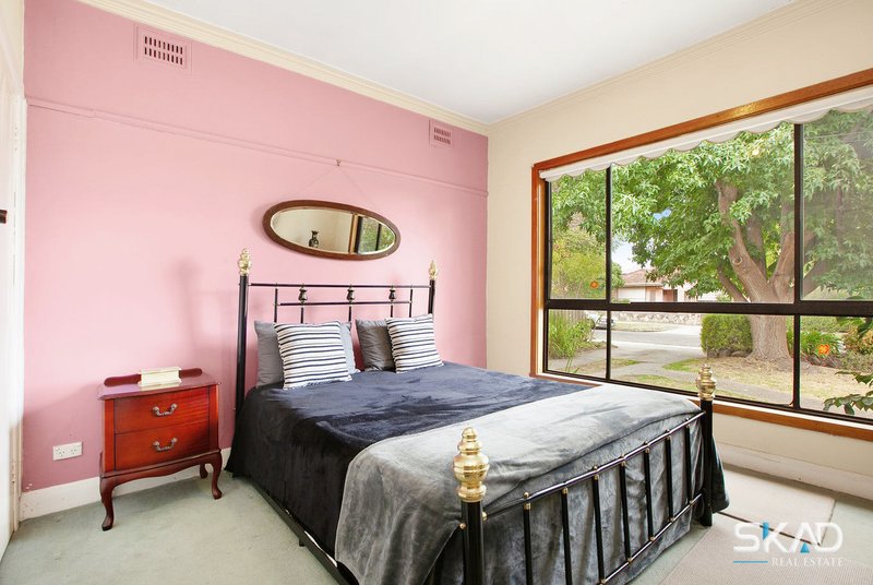 Photo - 156 Rathcown Road, Reservoir VIC 3073 - Image 5