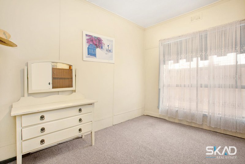 Photo - 156 Rathcown Road, Reservoir VIC 3073 - Image 7