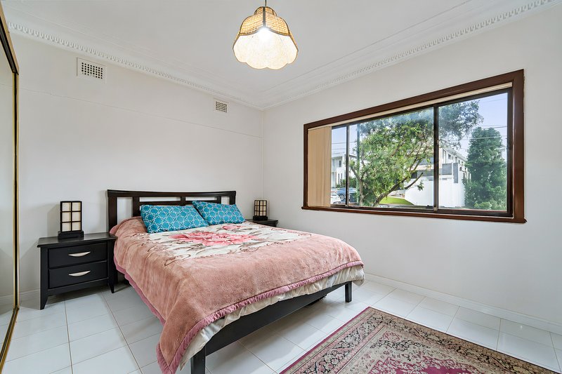 Photo - 156 Rex Road, Georges Hall NSW 2198 - Image 6
