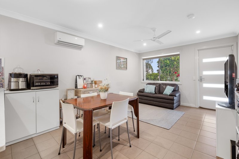 Photo - 15/73 Sovereign Circuit, Glenfield NSW 2167 - Image 2