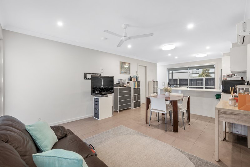 Photo - 15/73 Sovereign Circuit, Glenfield NSW 2167 - Image 5