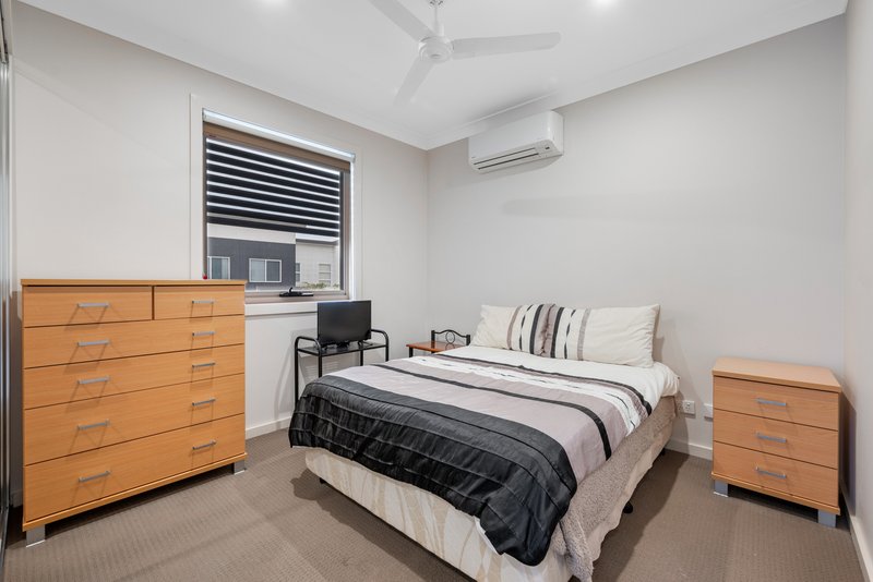 Photo - 15/73 Sovereign Circuit, Glenfield NSW 2167 - Image 10