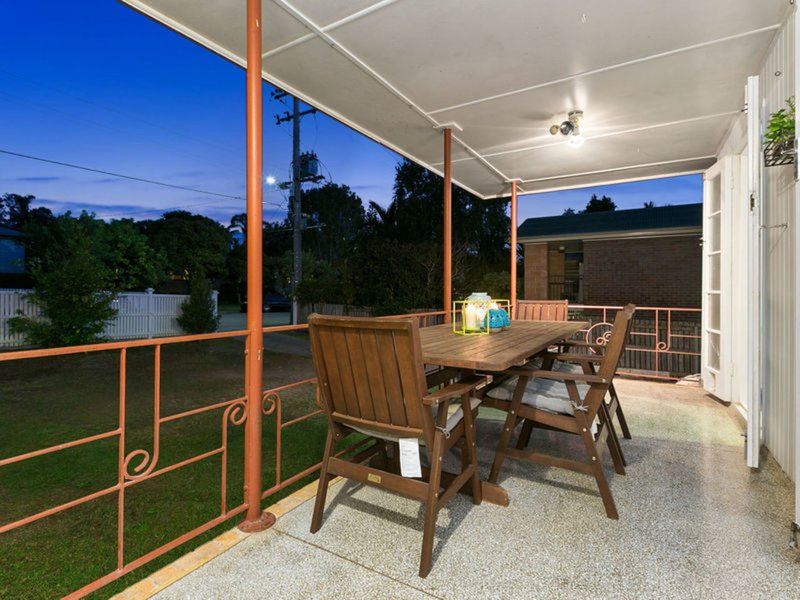 Photo - 158 Beddoes Street, Holland Park QLD 4121 - Image 15