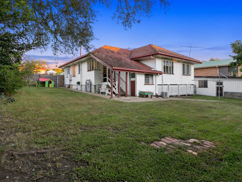 Photo - 158 Beddoes Street, Holland Park QLD 4121 - Image 17