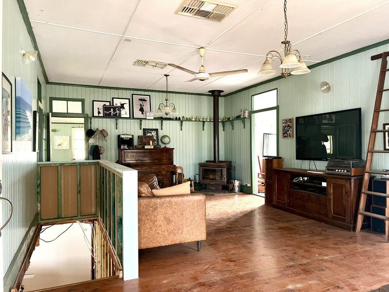 Photo - 158 Mcdowall Street, Roma QLD 4455 - Image 6