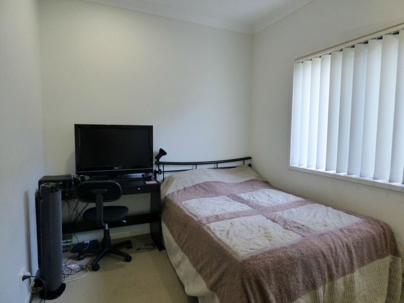 Photo - 158 Nicklaus Parade, North Lakes QLD 4509 - Image 6