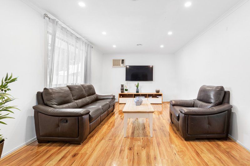 Photo - 1/58 Oriole Drive, Werribee VIC 3030 - Image 2