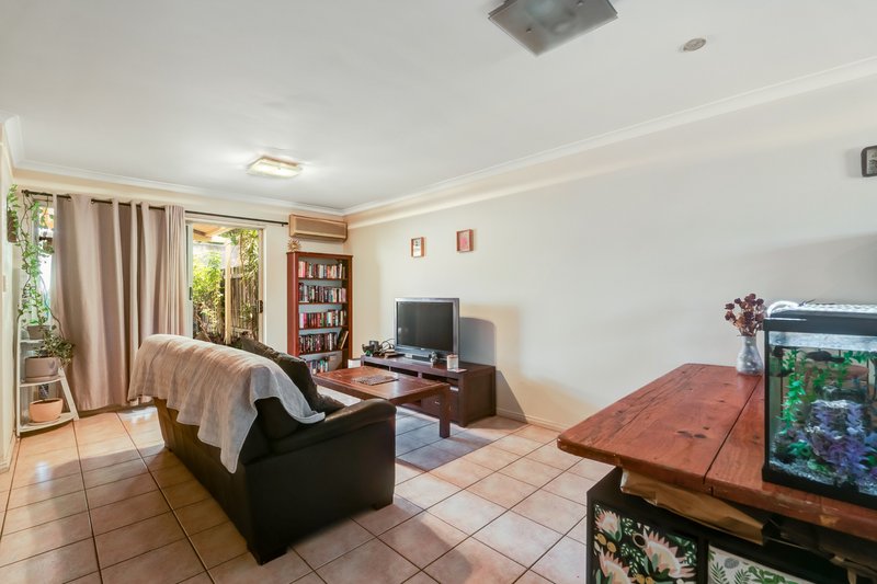 Photo - 15/9-11 Norman Street, St James WA 6102 - Image 4