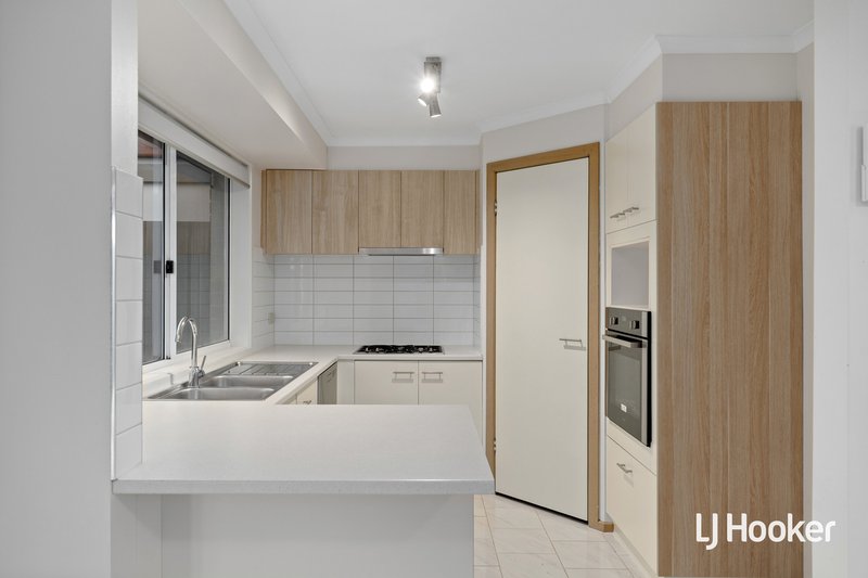 Photo - 1/59 Canonbury Circle, Seabrook VIC 3028 - Image 4
