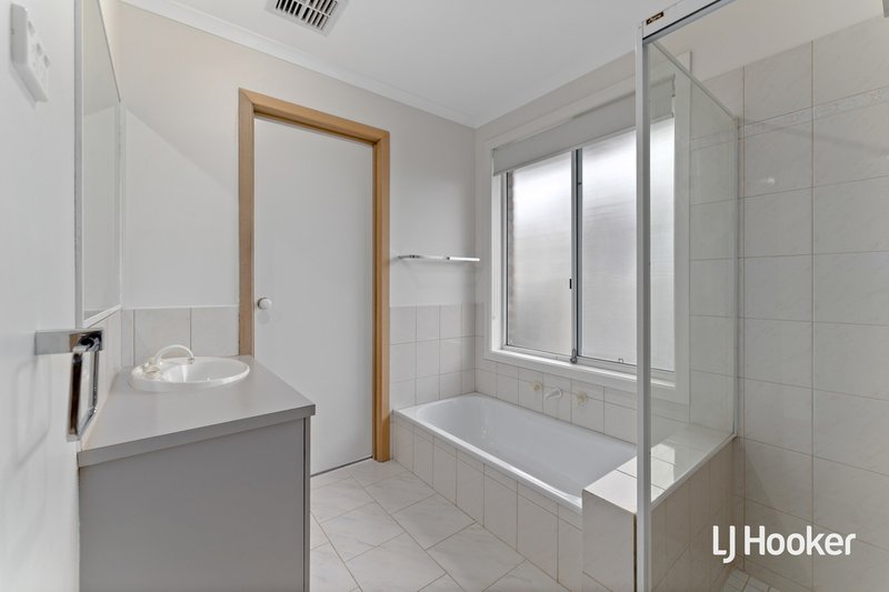 Photo - 1/59 Canonbury Circle, Seabrook VIC 3028 - Image 8