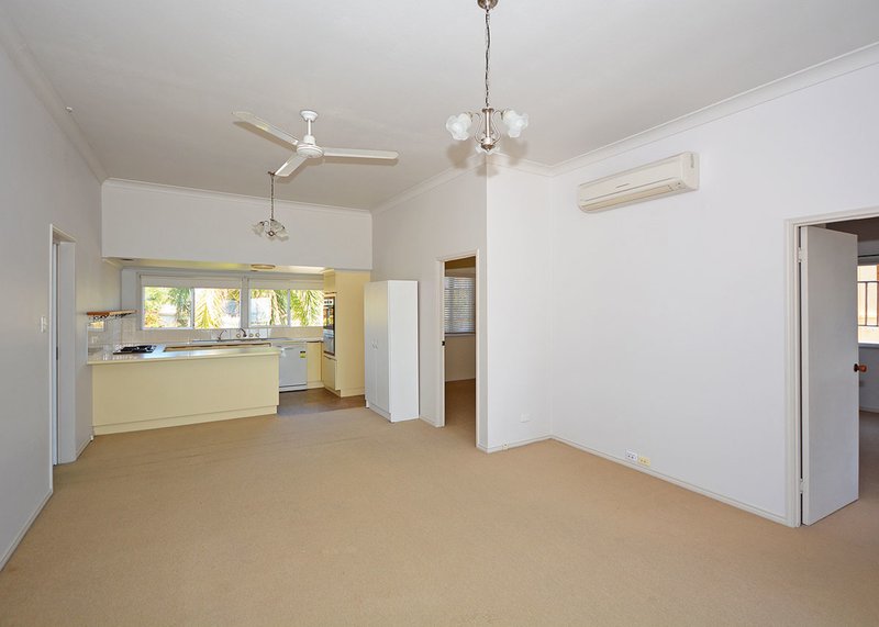 Photo - 159 Charlton Esplanade, Point Vernon QLD 4655 - Image 7