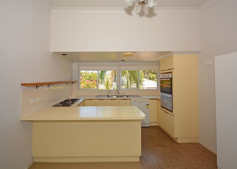 Photo - 159 Charlton Esplanade, Point Vernon QLD 4655 - Image 9