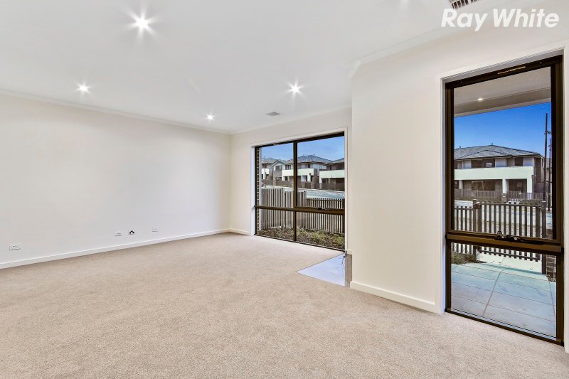 Photo - 159 Harcrest Boulevard, Wantirna South VIC 3152 - Image 2