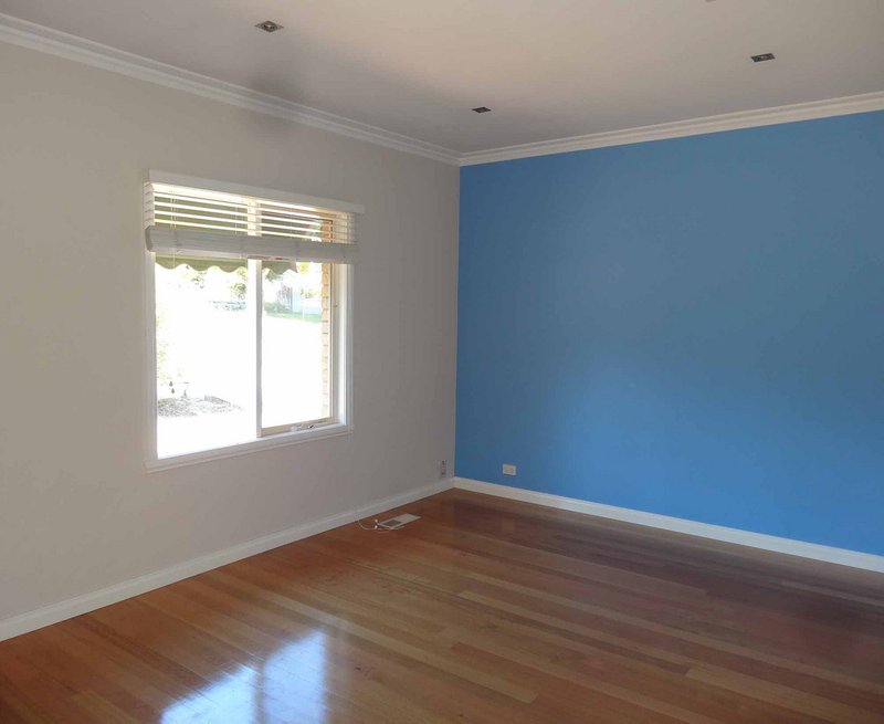 Photo - 1/59 Purinuan Road, Reservoir VIC 3073 - Image 3