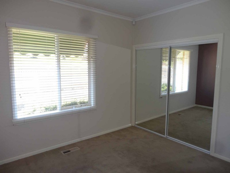 Photo - 1/59 Purinuan Road, Reservoir VIC 3073 - Image 4