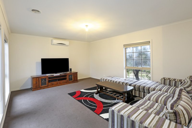 Photo - 1/59 Rennie Street, Lara VIC 3212 - Image 2