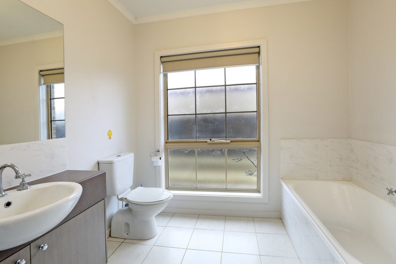 Photo - 1/59 Rennie Street, Lara VIC 3212 - Image 7