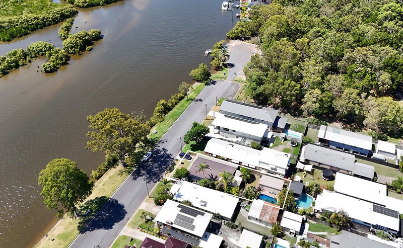 Photo - 159 The Esplanade, Coombabah QLD 4216 - Image 3