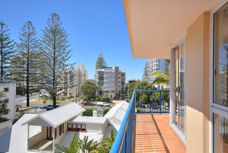 Photo - 15/93 Old Burleigh Road, Broadbeach QLD 4218 - Image 4