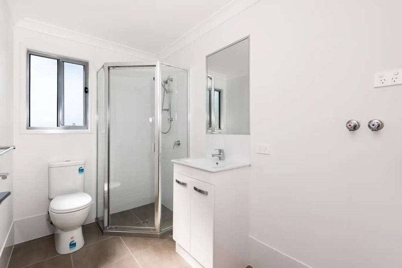 Photo - 15a Castle Court, Kallangur QLD 4503 - Image 2