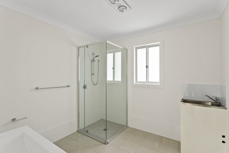Photo - 15A Central Avenue, Oak Flats NSW 2529 - Image 2