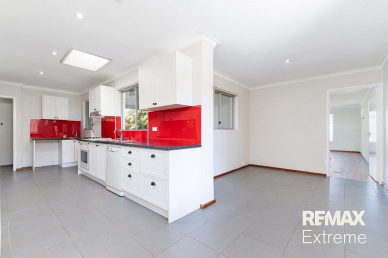 Photo - 15A Lowanna Way, Armadale WA 6112 - Image 11