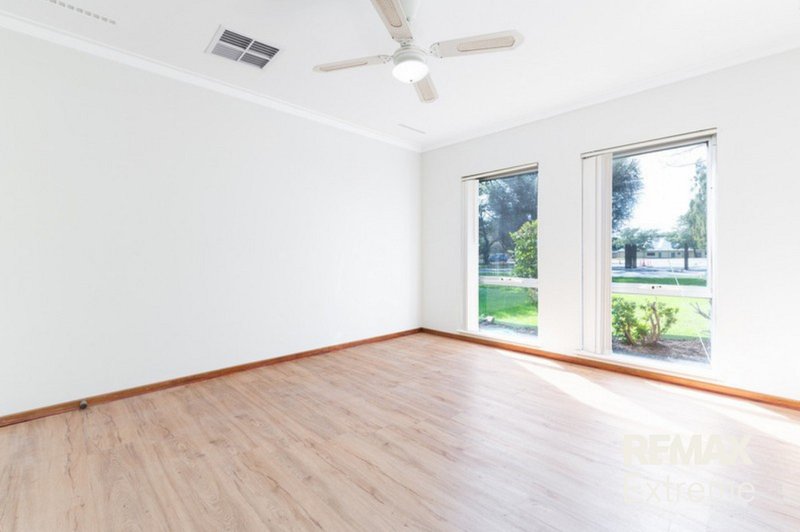 Photo - 15A Lowanna Way, Armadale WA 6112 - Image 16