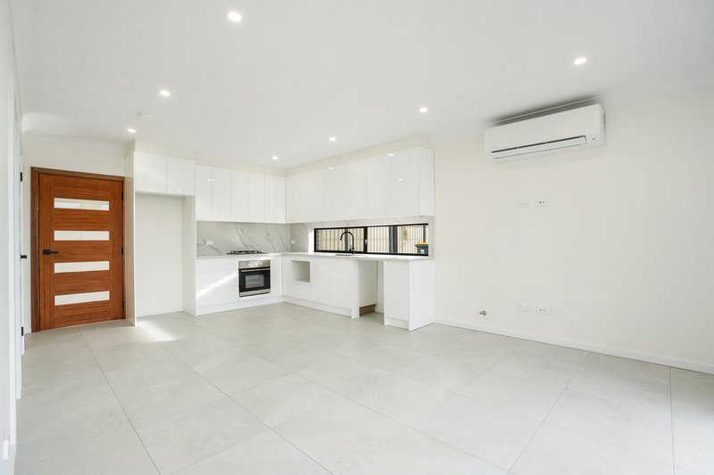 Photo - 15a Mifsud Crescent, Oakhurst NSW 2761 - Image 2