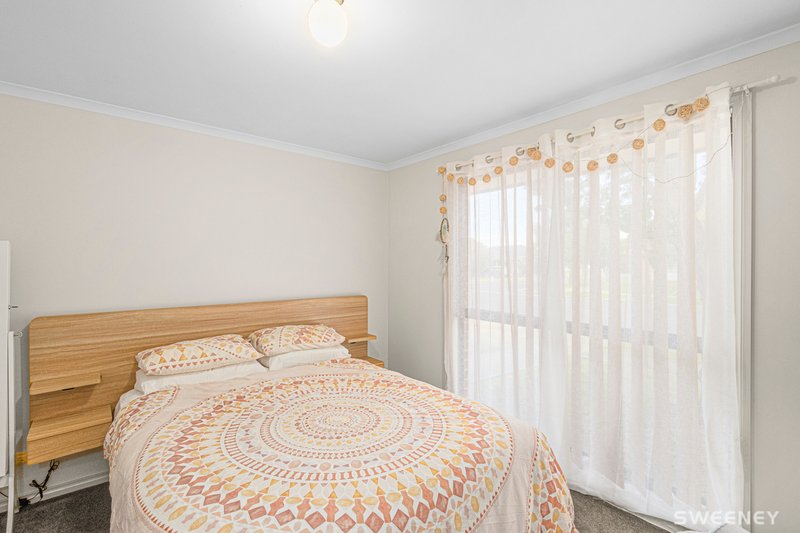 Photo - 15A Sommers Drive, Altona Meadows VIC 3028 - Image 6