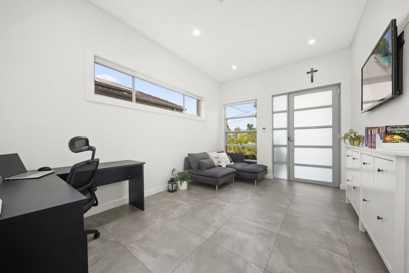 Photo - 15a Vale Street, Woodpark NSW 2164 - Image 5