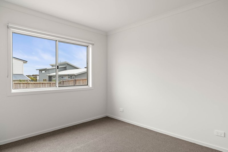 Photo - 16 Abingdon Avenue, Cowes VIC 3922 - Image 8