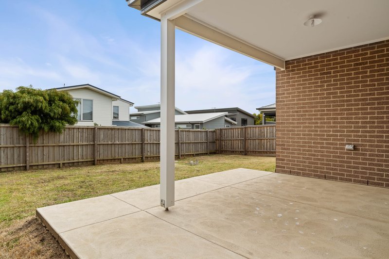 Photo - 16 Abingdon Avenue, Cowes VIC 3922 - Image 12